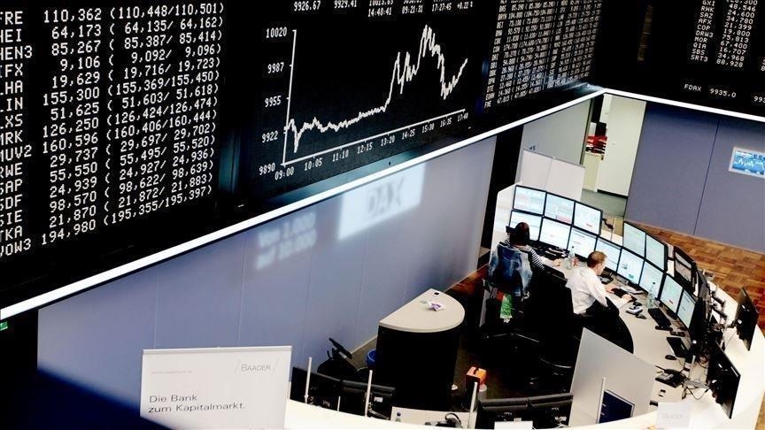 European stock markets close Monday mixed