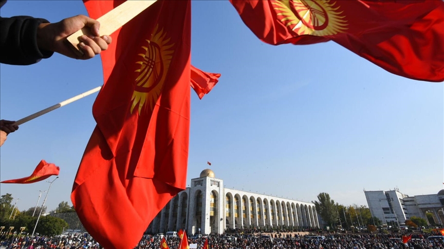 В Бишкеке продлен запрет на митинги в центре города