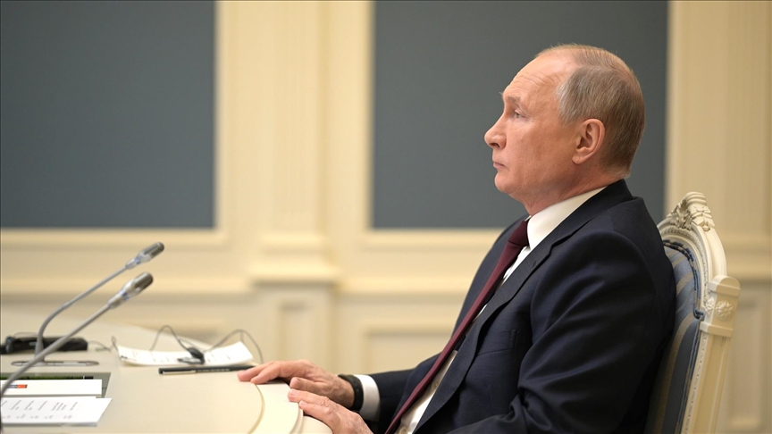 Putin urges gov't to propose reforms for overcoming sanctions