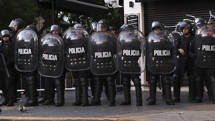 Ministro de Seguridad de Buenos Aires es atacado en protesta por asesinato de conductor de bus
