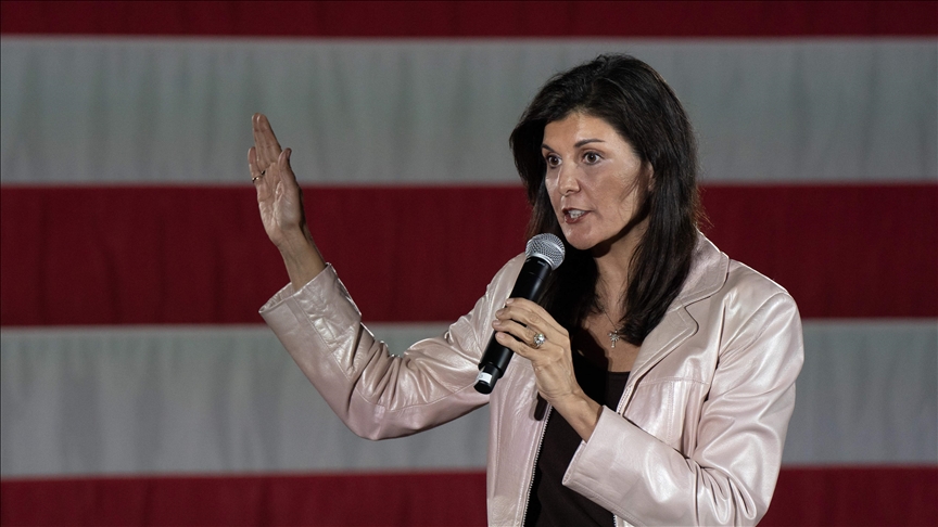 Republican presidential candidate visits US-Mexico border to highlight illegal migration