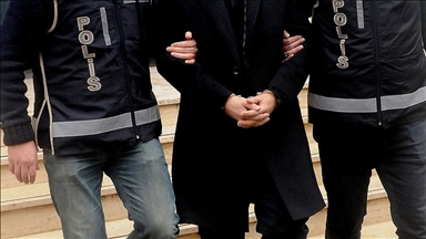 İstanbul merkezli FETÖ operasyonlarında 32 kişi yakalandı