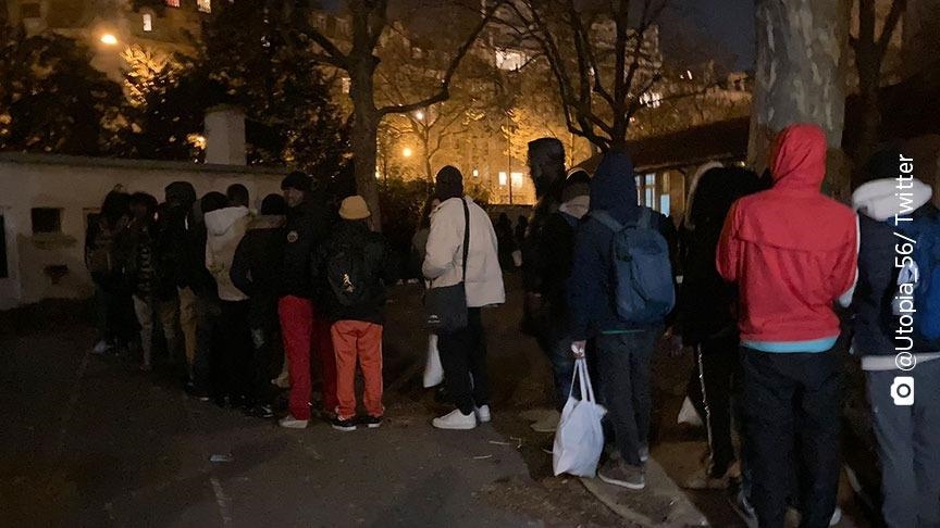France : De jeunes réfugiés s'abritent dans une école désaffectée à Paris