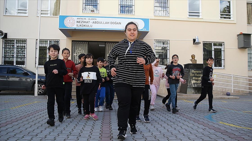 Dünya rekortmeni sporcu ve antrenör Dilara Çevik şampiyonlar yetiştirmek istiyor
