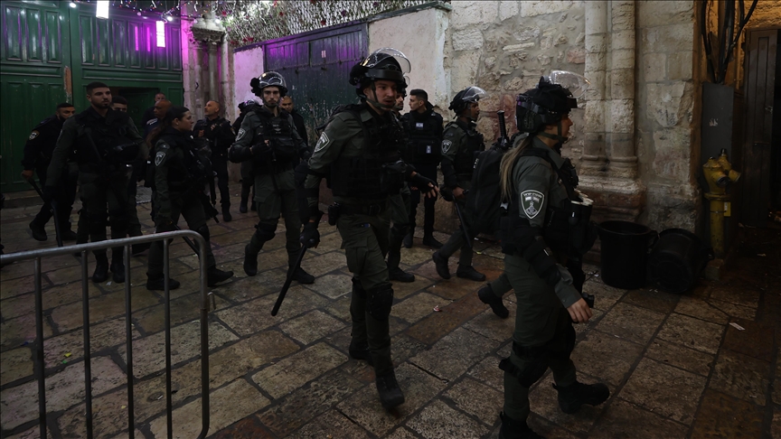 الشرطة الإسرائيلية تقتحم المصلى القبلي بالمسجد الأقصى