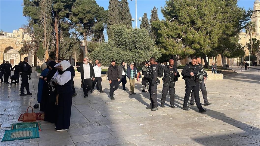 Israeli settlers storm Al-Aqsa mosque in occupied East Jerusalem