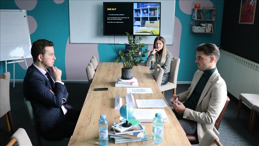 BiH: Premijer KS-a Uk posjetio Homework HUB