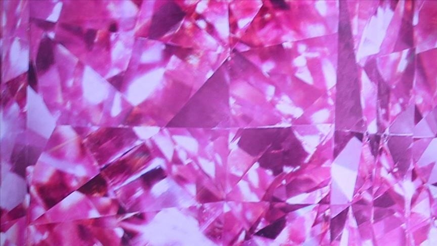 Sotheby's najavio aukciju rijetkog ružičastog dijamanta Eternal Pink