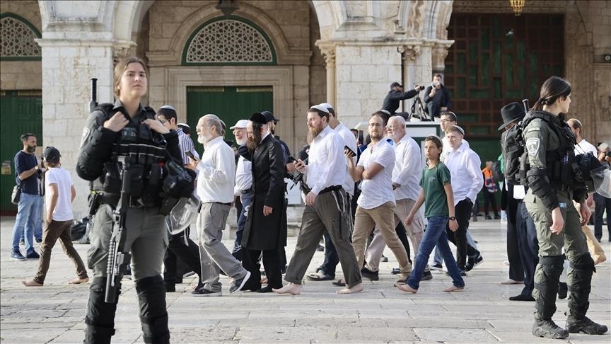 Des dizaines de colons envahissent l'Esplanade des Mosquées à al-Aqsa