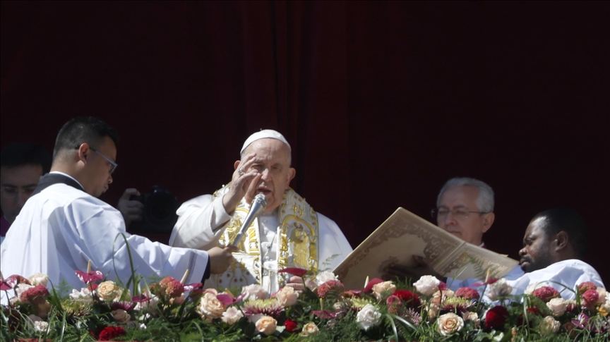 Pope Francis in his Urbi et Orbi message: May God end all wars