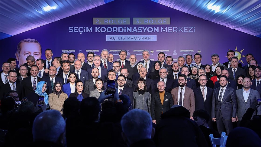 AK Parti'nin İstanbul 2. ve 3. bölge seçim koordinasyon merkezleri açıldı