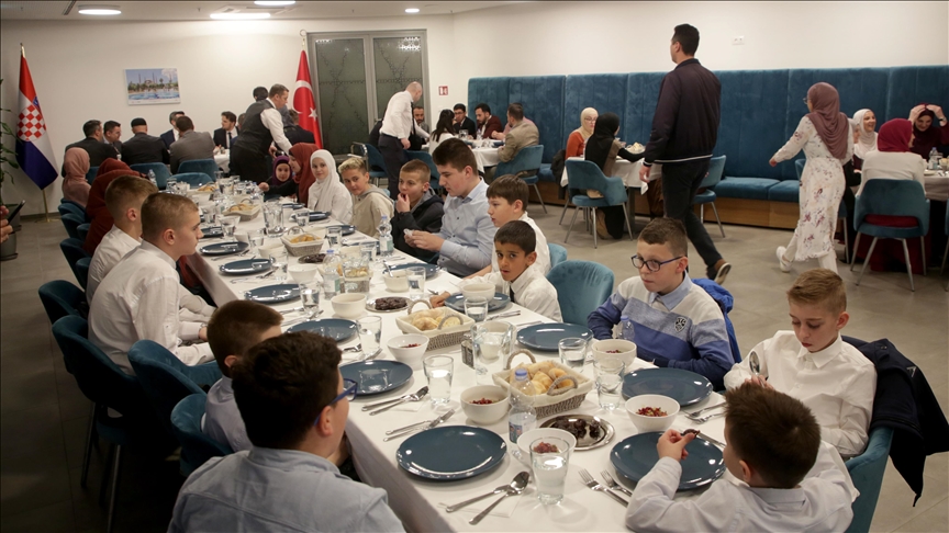 Croatia: An iftar was held in Sisak for the participants of the Mektep Quran evening