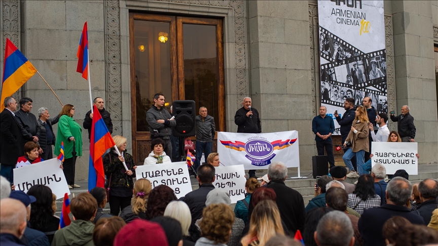 В Ереване прошел антиправительственный митинг