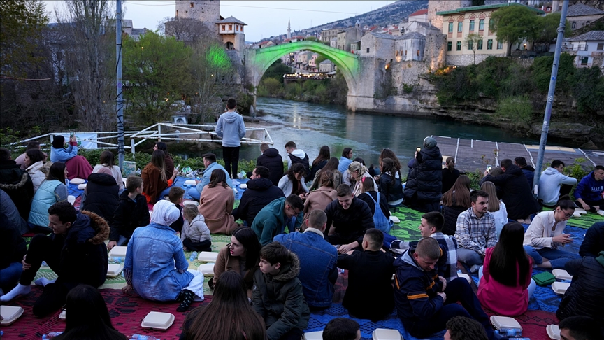 Iftar dinner held under Bosnia's historical Mostar Bridge