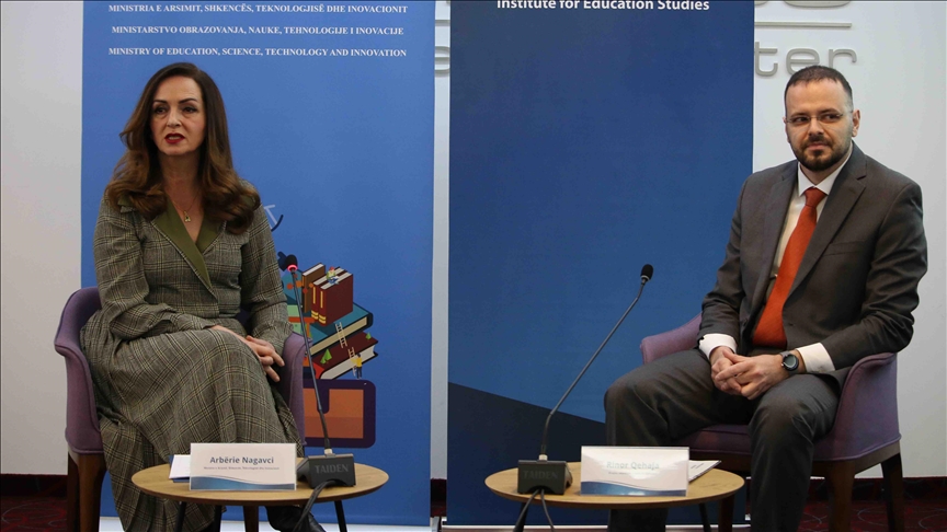 Kosovë, fillon procesi i rishikimit të teksteve shkollore