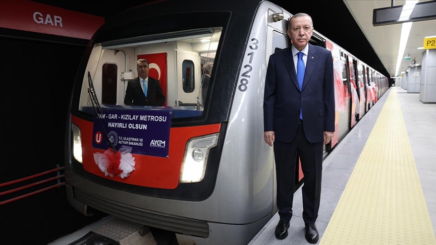 أردوغان يفتتح خط جديد لمترو الأنفاق بالعاصمة أنقرة