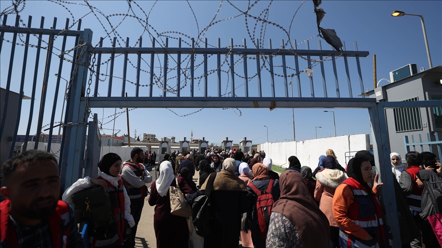 İsrail ramazan ayının dördüncü cuması da Batı Şeria'daki Filistinlilerin Kudüs'e geçişini kısıtladı