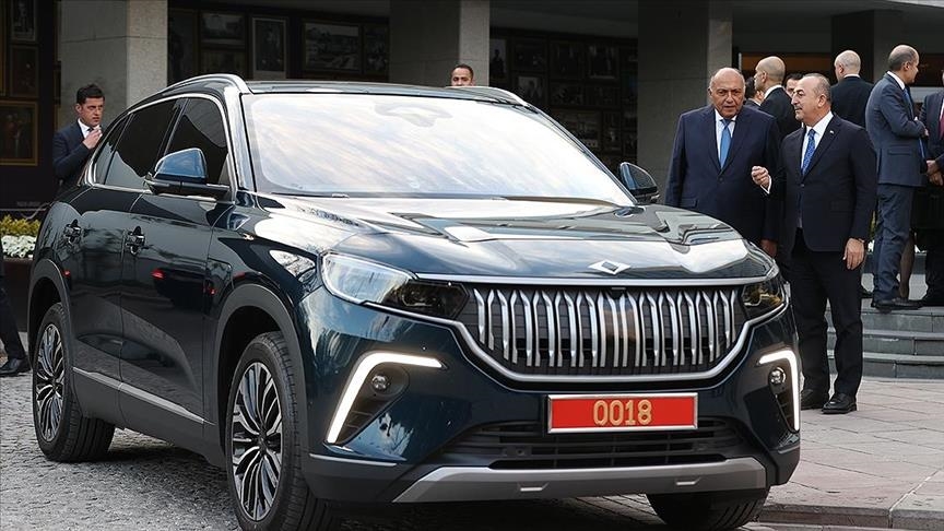 Чавушоглу поехал на переговоры в Австрию на отечественном автомобиле Togg