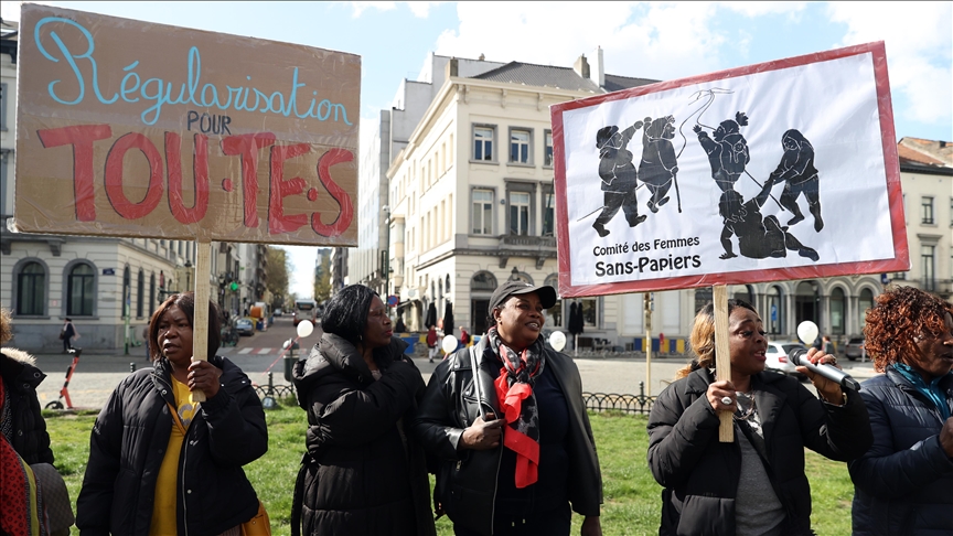 Migrants stage protest in Brussels over residence permits