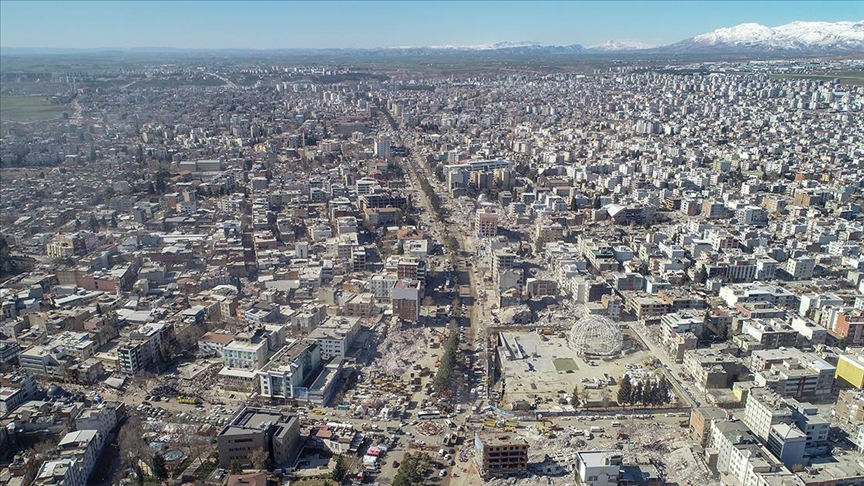 Plastik cerrahlar depremzedelerin tedavisine katkısını sürdürüyor 