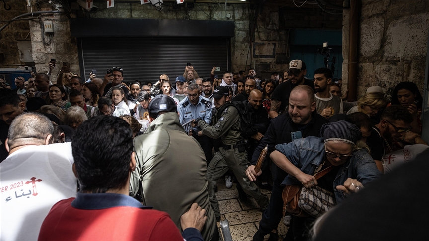 فلسطين تدين "اعتداء" إسرائيل على مسيحيين يحيون "سبت النور" بالقدس