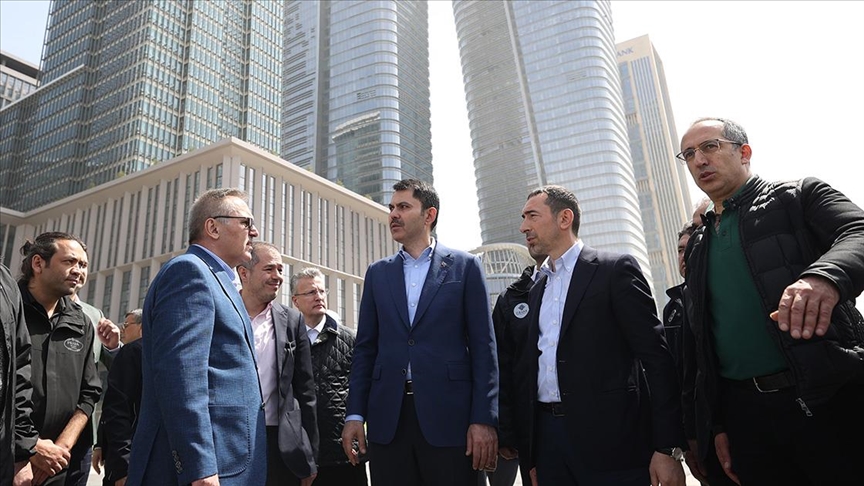 Bakan Kurum, İstanbul Finans Merkezi'nde incelemelerde bulundu