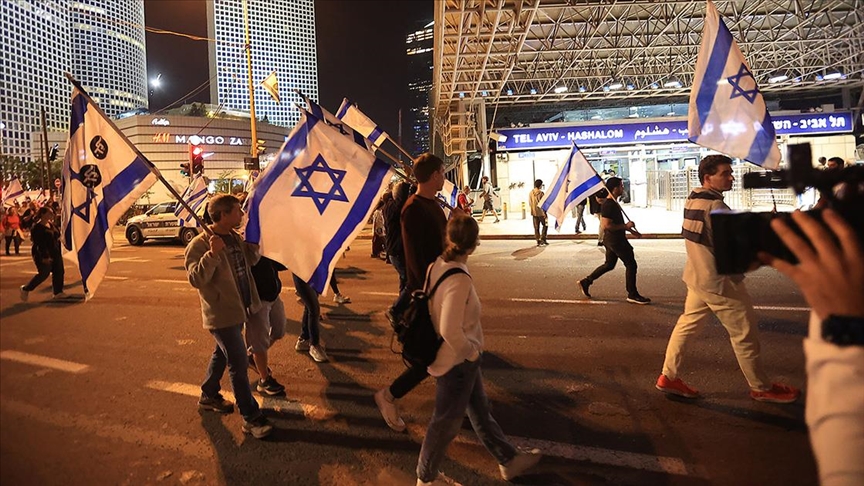 İsraililer, Netanyahu hükümetinin yargı düzenlemesine karşı yine meydanlara indi