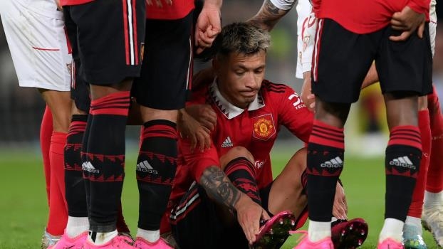 Lisandro Martinez injury: Latest updates as Man United defender to miss  rest of season