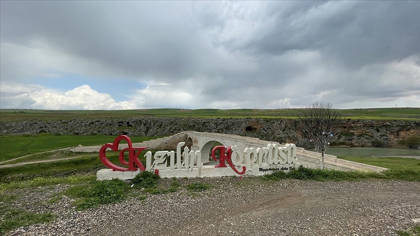 Adıyaman'daki tarihi Kızılin Köprüsü depremleri hasarsız atlattı