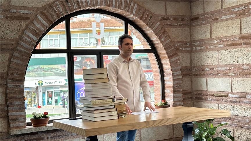 Fundraiser book auction held for Türkiye’s earthquake victims