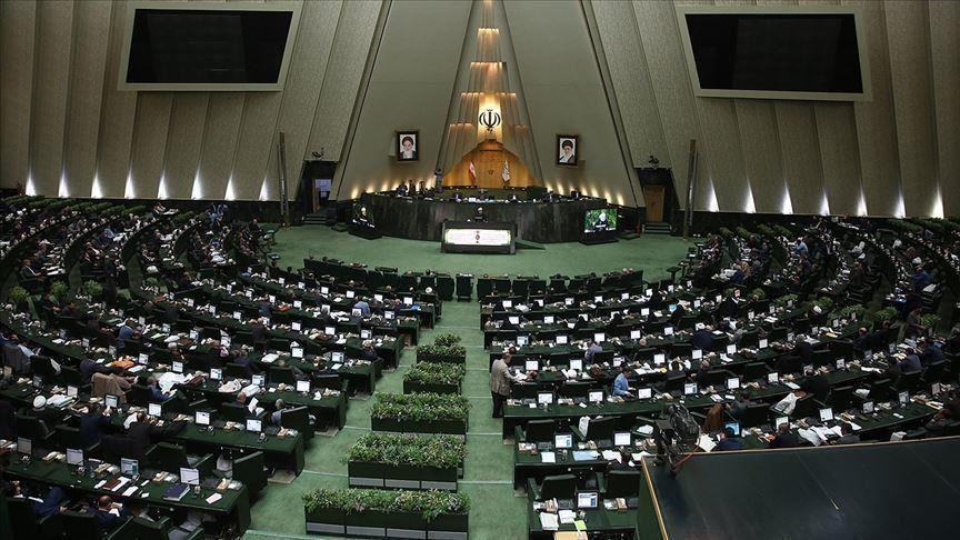 انتقاد نمایندگان مجلس ایران از دولت ابراهیم رئیسی به دلیل تداوم گرانی و تورم