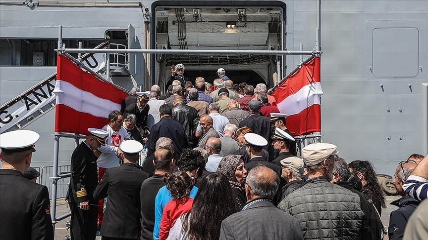 Veliko interesovanje građana za obilazak najvećeg turskog ratnog broda "TCG Anadolu"
