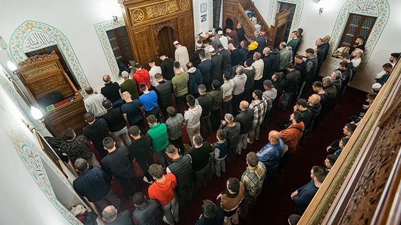 Muslims in the region filled the mosques: They commemorate the chosen night of Laylat al-Qadr