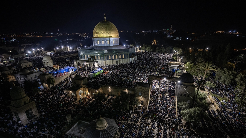 أكثر من ربع مليون فلسطيني يحيون ليلة القدر في الأقصى