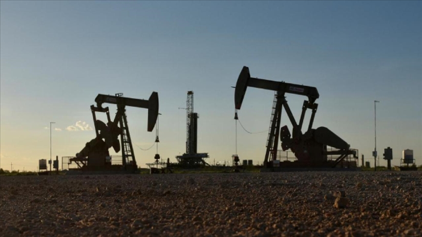 Нефть дорожает на ожиданиях изменения спроса