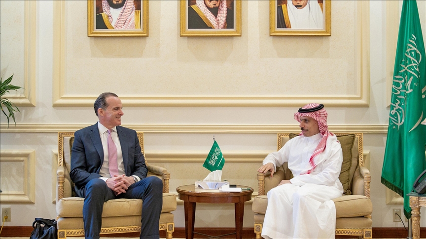 إنزال دبلوماسي أمريكي في السعودية لاستعادة النفوذ في الخليج (تحليل)