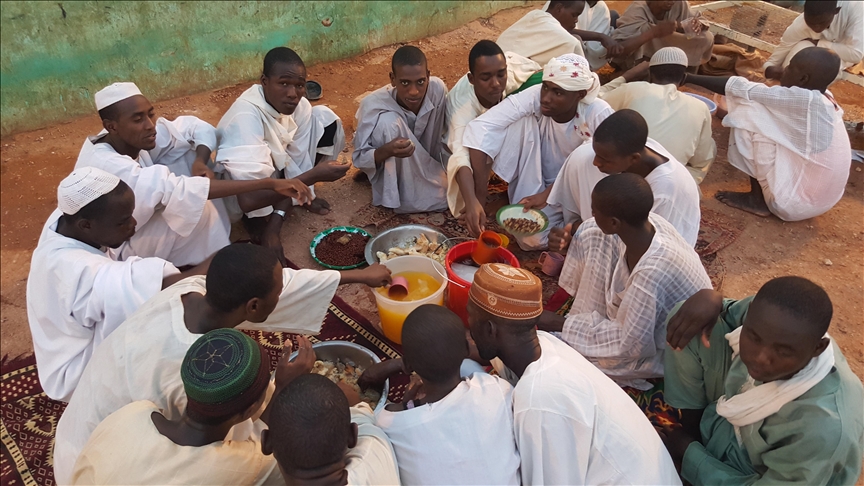 Turkish aid organization distributed iftar meals to people in Africa during Ramadan