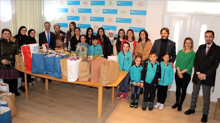 Učenici Maarif škola u Sarajevu pripremili bajramske paketiće za djecu iz SOS Dječjih sela
