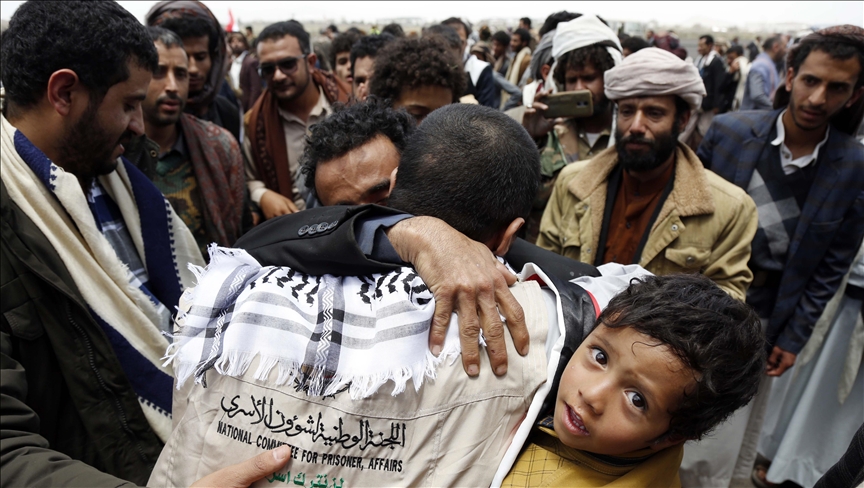 "الحوثي" تعلن إطلاق 77 أسيرا للحكومة اليمنية