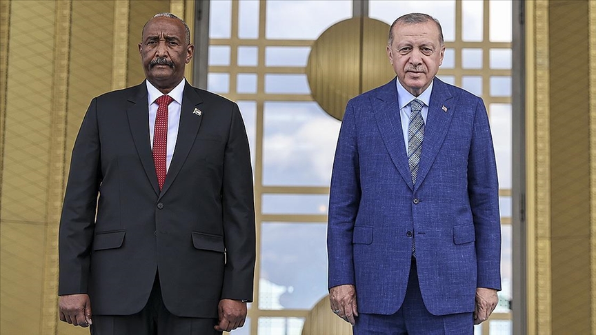 Erdogan holds phone calls with Sudanese leaders, stresses protection of Turkish citizens amid tensions in country