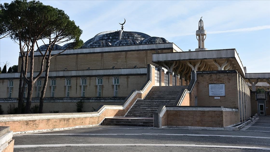 I musulmani in Italia affollano la Grande Moschea di Roma durante il Ramadan e le Feste del Sacrificio