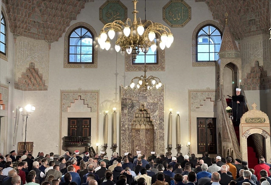 Klanjan bajram-namaz u Gazi Husrev-begovoj džamiji u Sarajevu