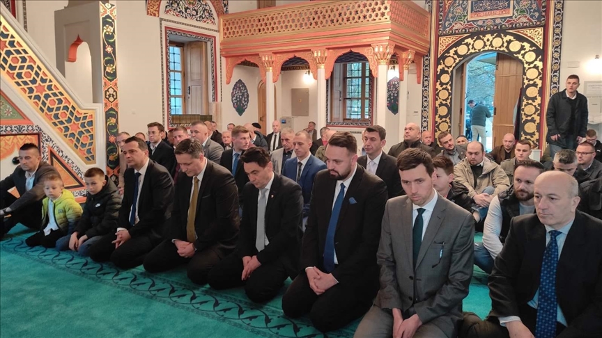 Foča: Denis Bećirović klanjao bajram-namaz u Aladža džamiji