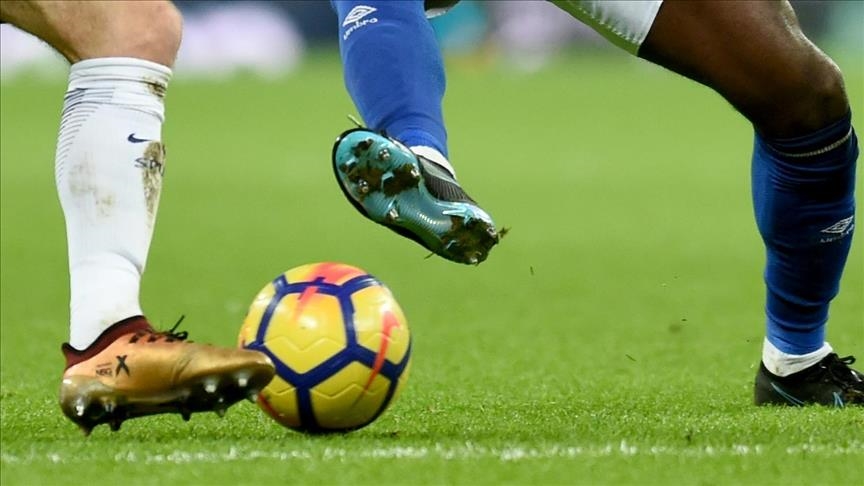 Borussia Dortmund tastes easy win over Eintracht Frankfurt to take Bundesliga lead