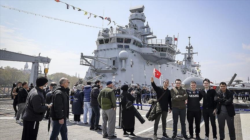Флагман ВМС Турции TCG Anadolu посетили свыше 90 тыс человек 