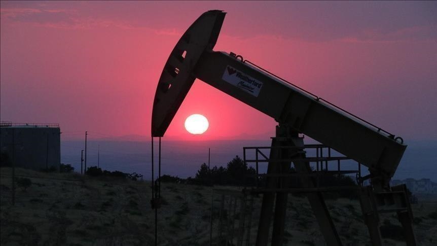 Oil slightly up as markets focus on monetary policies