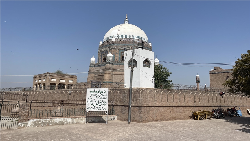 ضريح وقلعة.. شواهد تاريخية في البنجاب الباكستاني (تقرير)