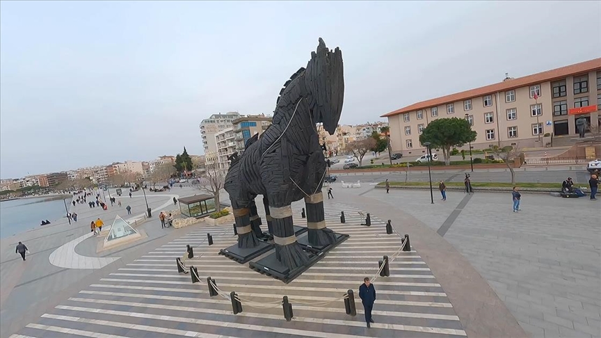 Çanakkale Kordon Boyu'ndaki ünlü "Troya Atı" FPV dronla görüntülendi