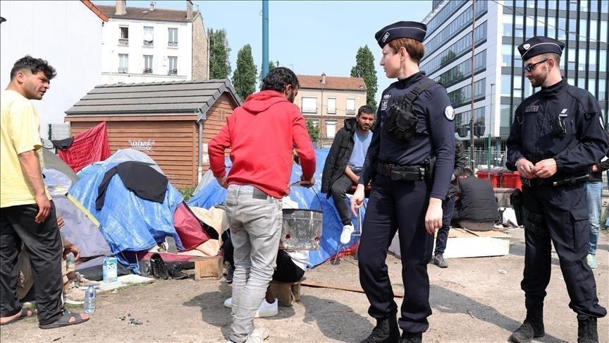 France : De plus en plus de migrants sont enfermés pour des motifs "abusifs" ou "dérisoires"