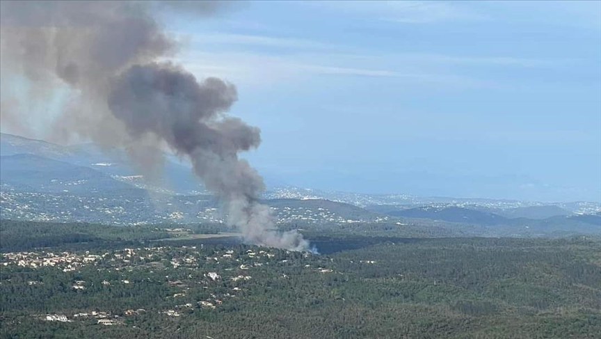 France : Feu de forêt dans le Var, 64 pompiers mobilisés
